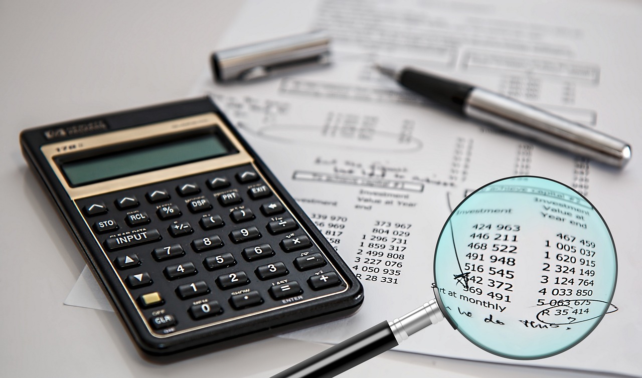 In House Payroll vs. Outsourcing: The Pros and Cons